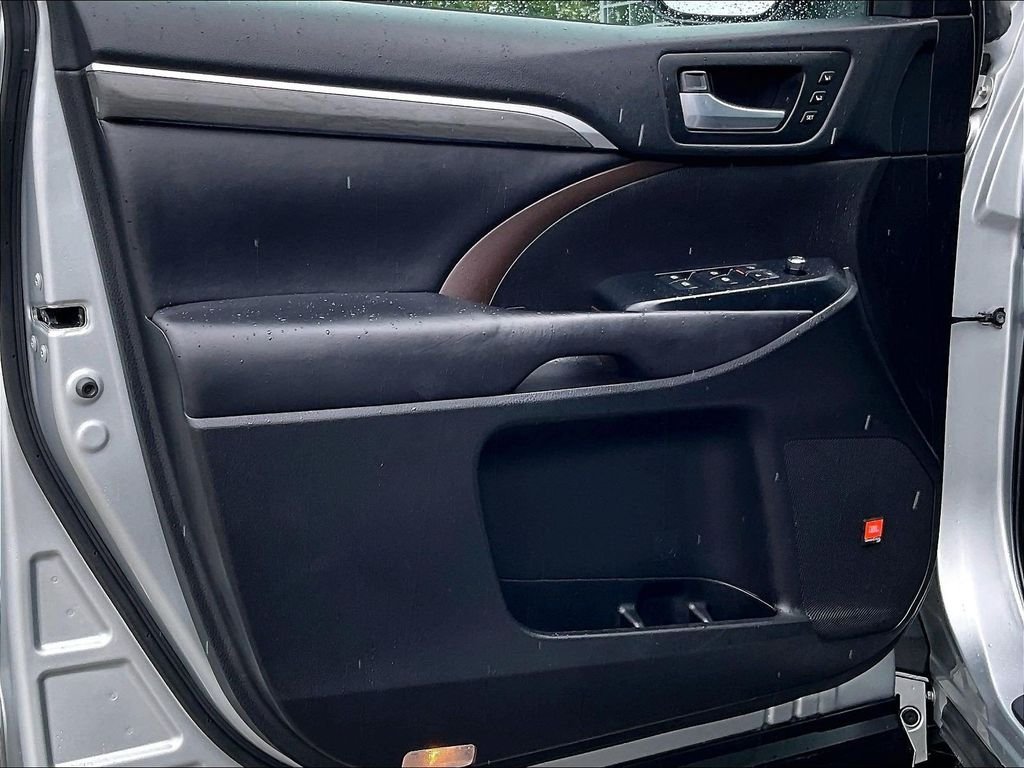 Used 2018 Silver Toyota Limited image 9