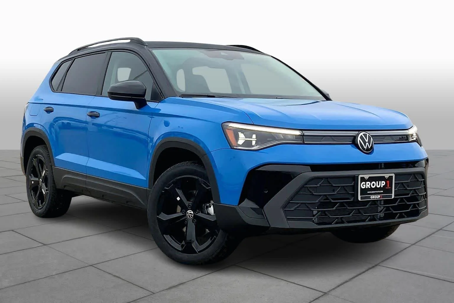 New 2026 Cornflower Blue w/Deep Black Roof Volkswagen SE Black image 2