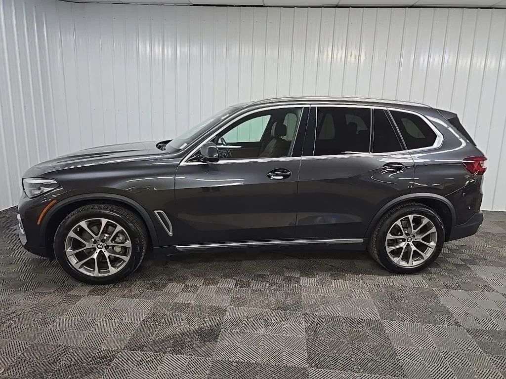 Used 2021 Gray BMW xDrive40i image 5