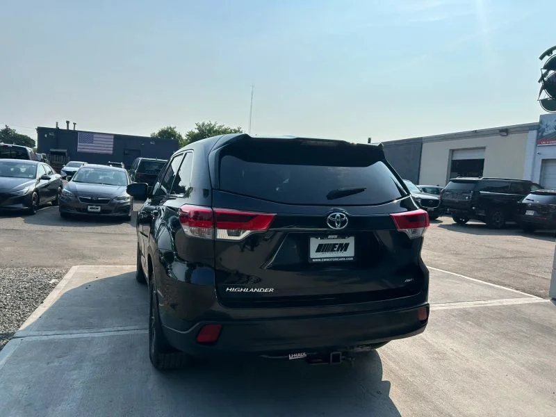 Used 2018 Black Toyota LE Sport Utility 4D image 8