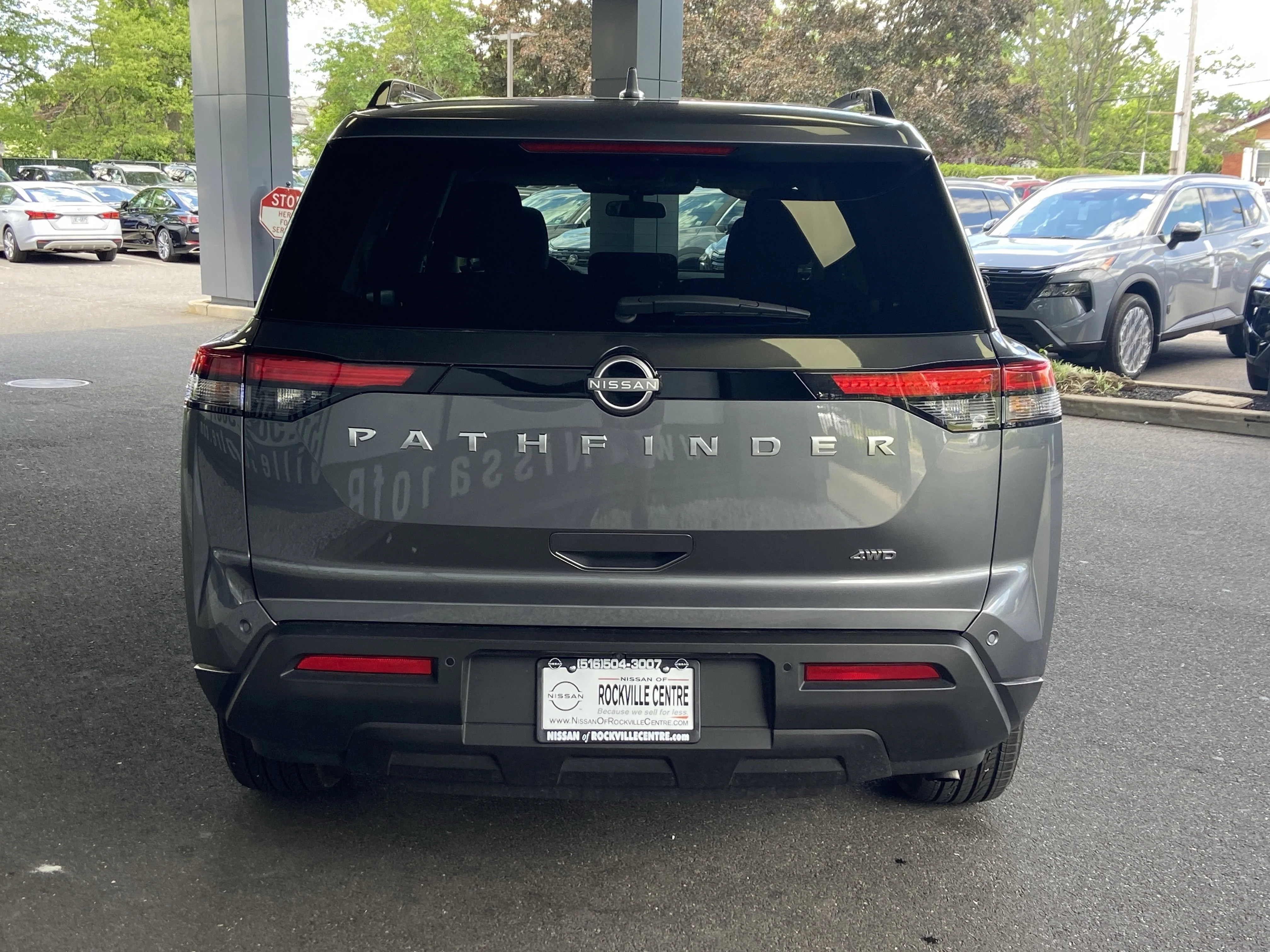 2025 Nissan Pathfinder SV - Photo 6