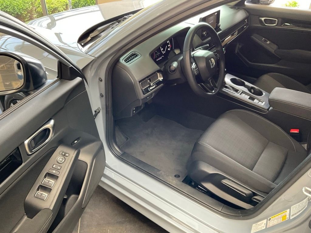 Used 2023  Honda EX image 10