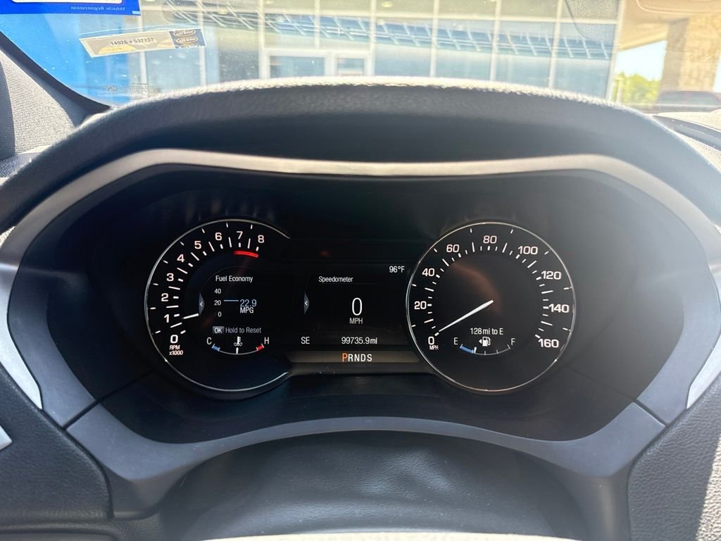Used 2017 Red Lincoln Reserve image 7