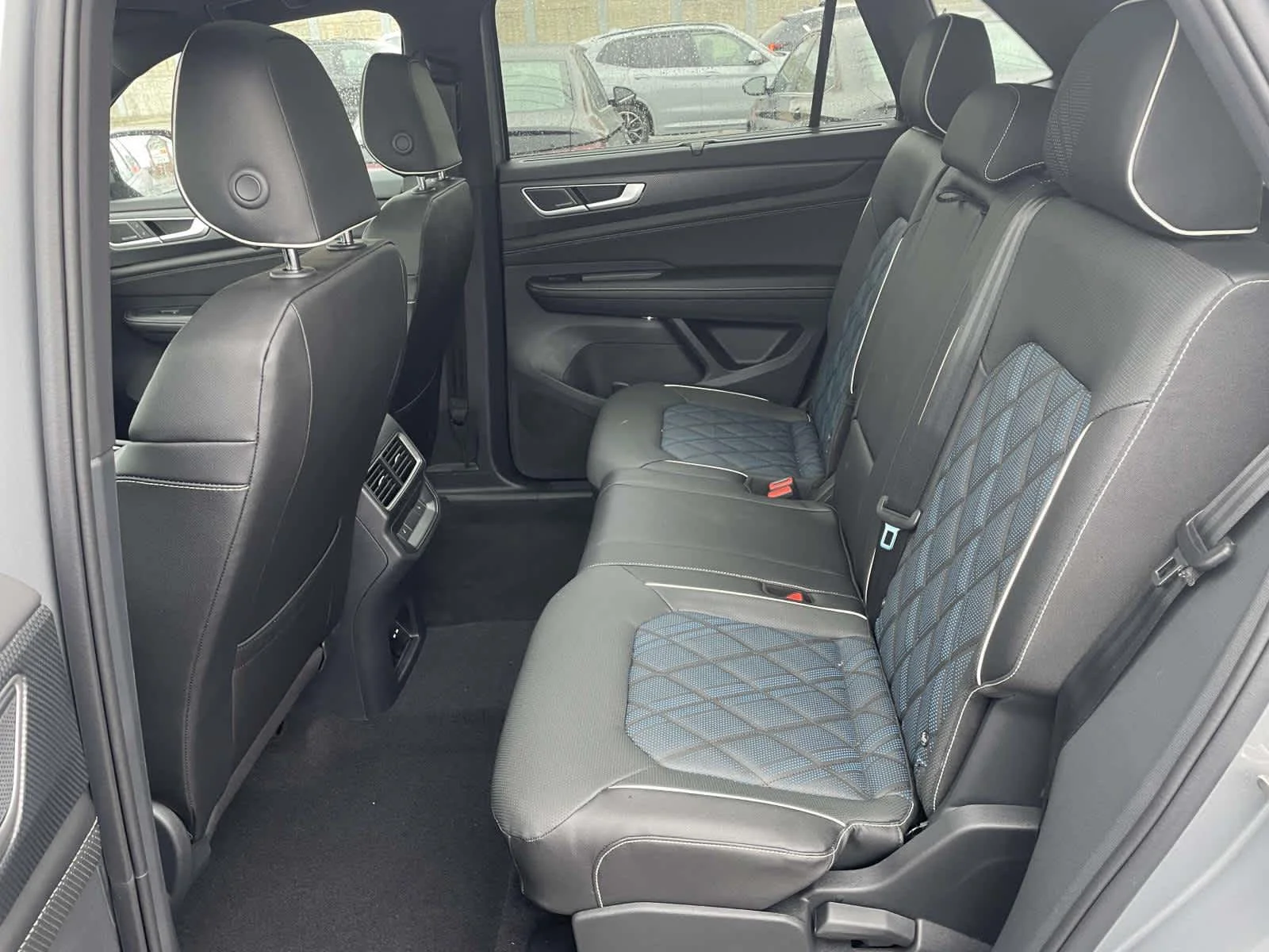 New 2026 Q3Q3/Silver Volkswagen 2.0T SEL Premium R-Line image 15