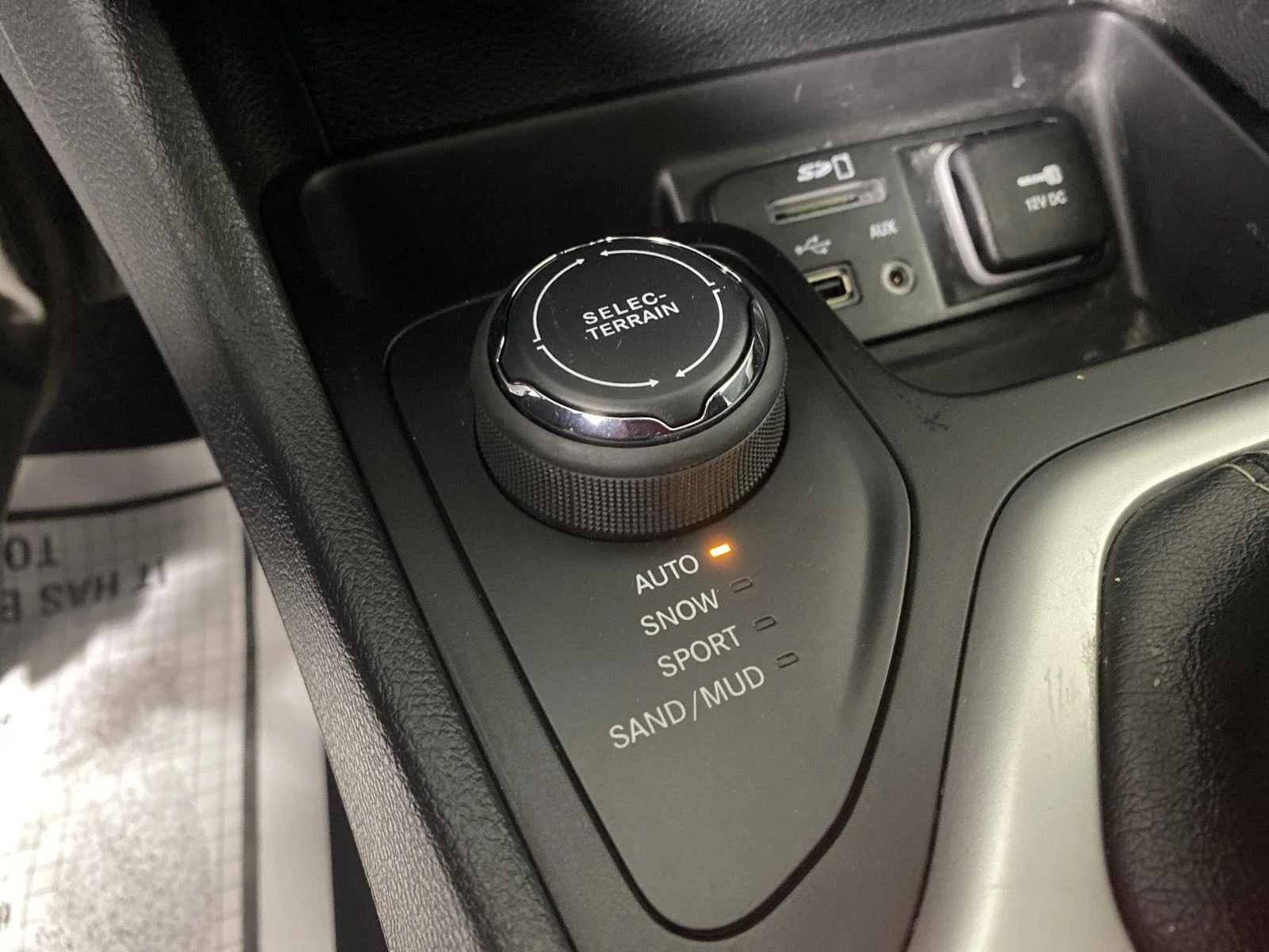 Used 2018 Diamond Black Crystal Pearlcoat Jeep Latitude Plus image 29