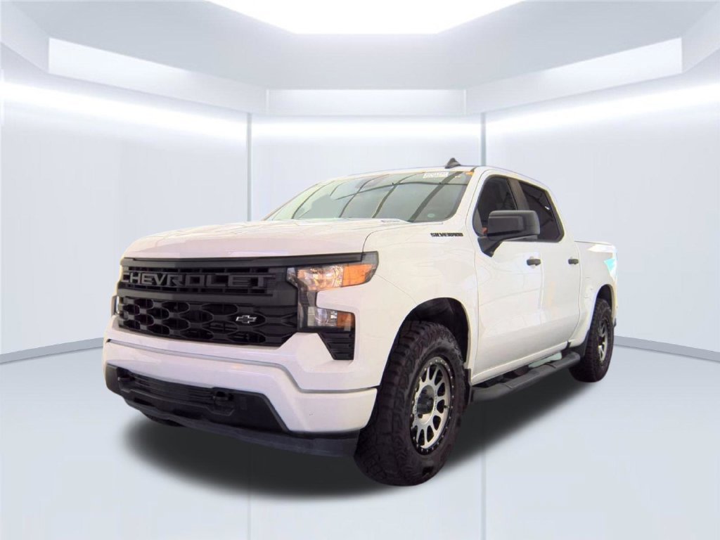 Used 2024 White Chevrolet Custom image 3