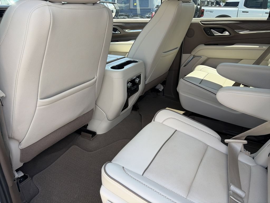 Used 2023 White GMC Denali image 31