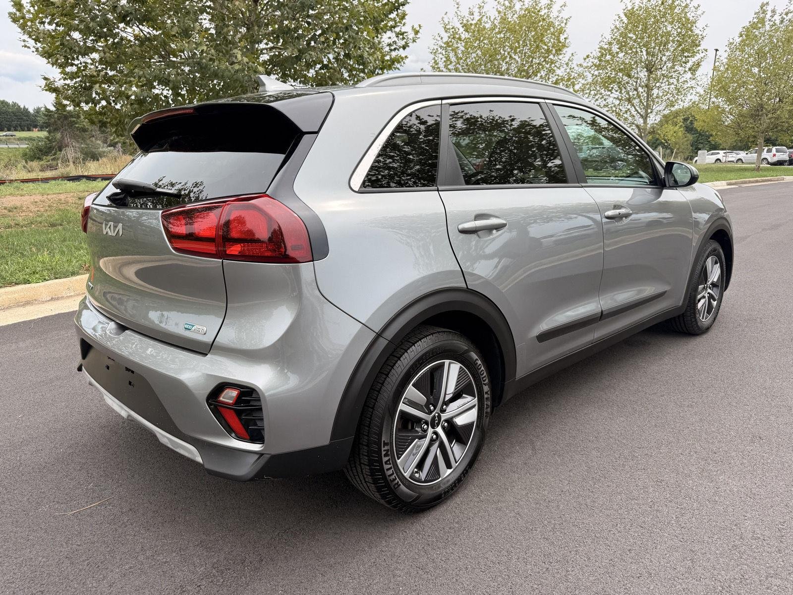 Used 2022 Steel Gray Kia LXS image 5
