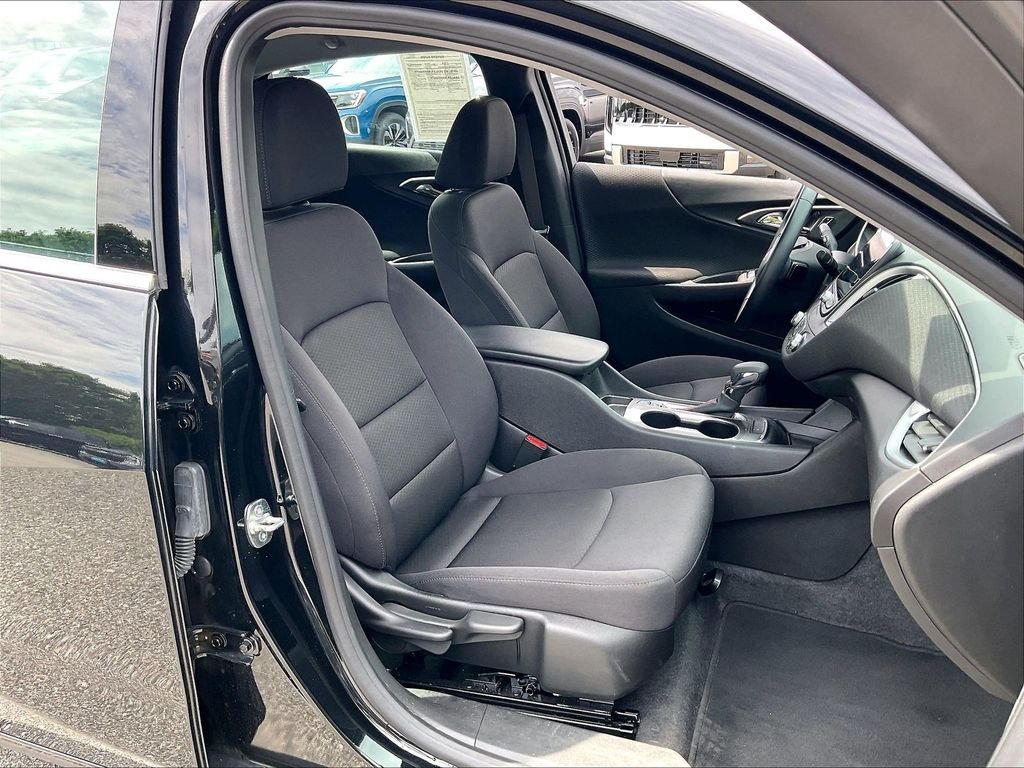Used 2024 Mosaic Black Metallic Chevrolet RS image 10