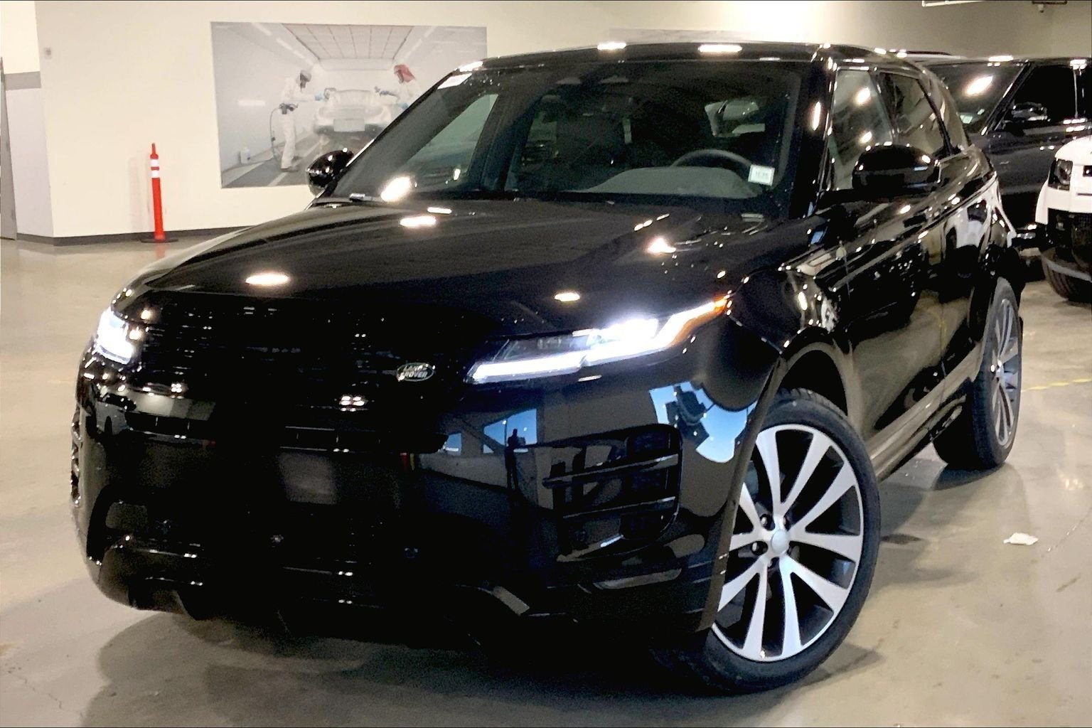 2026 Land Rover Range Rover Evoque Dynamic SE's photo