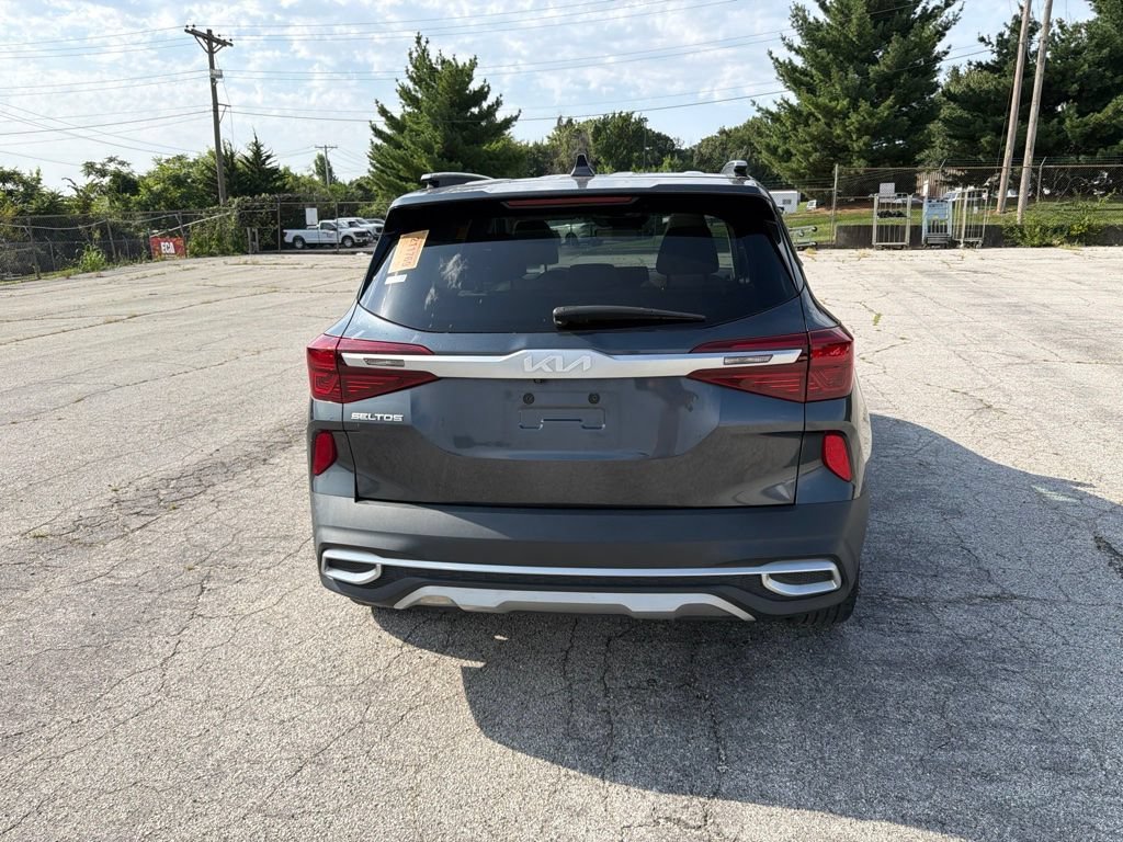 Used 2022 Gravity Gray Kia EX image 4