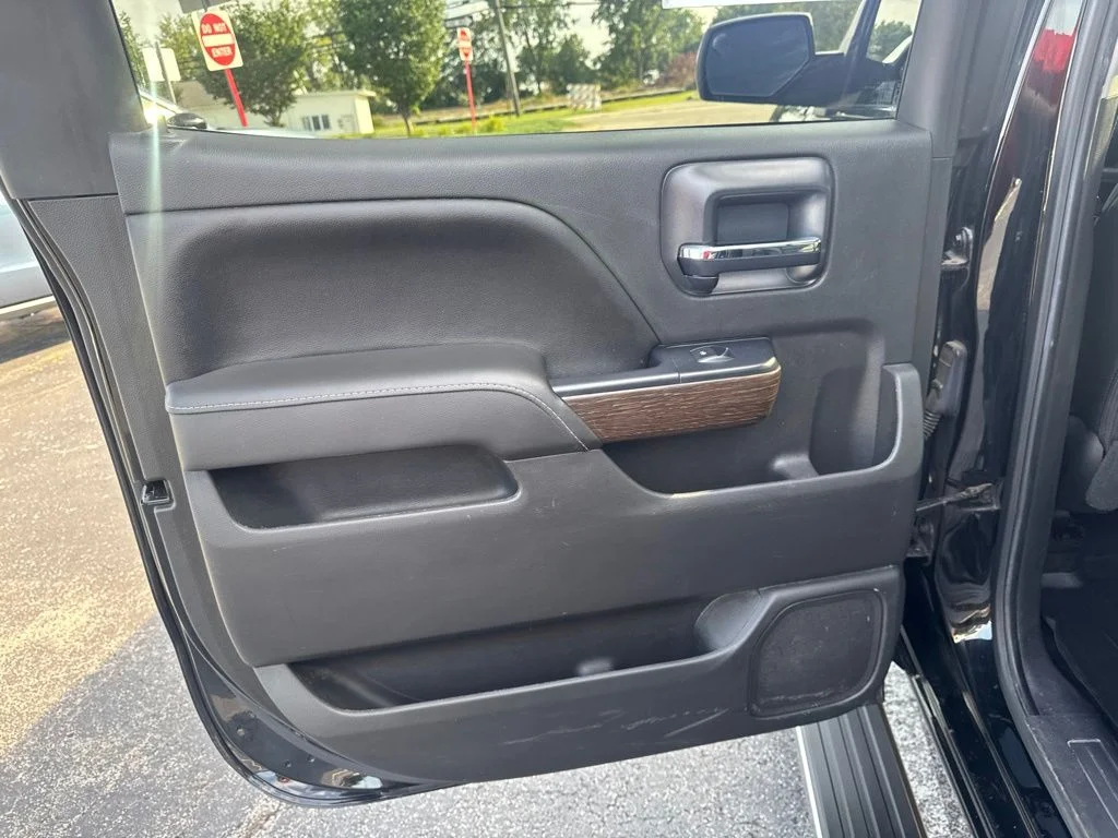 Used 2017 Black GMC Denali image 28