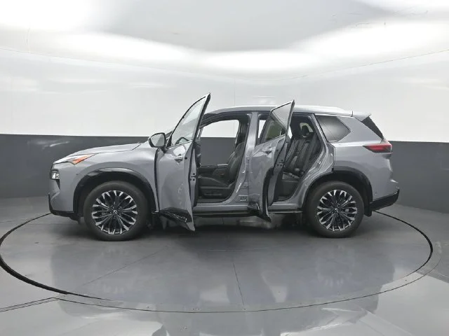 Used 2024 Gray Nissan Platinum image 33