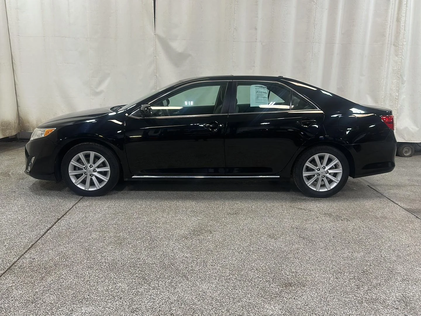 Used 2014 Toyota Camry XLE with VIN 4T4BF1FK7ER403366 for sale in Waconia, MN
