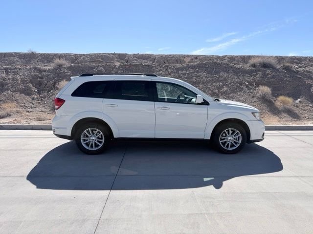 Used 2017 White Dodge SXT image 4