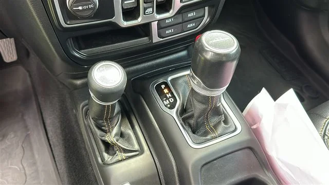 Used 2022 White Jeep Overland image 20