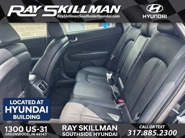 Used 2016 Black Kia EX image 30