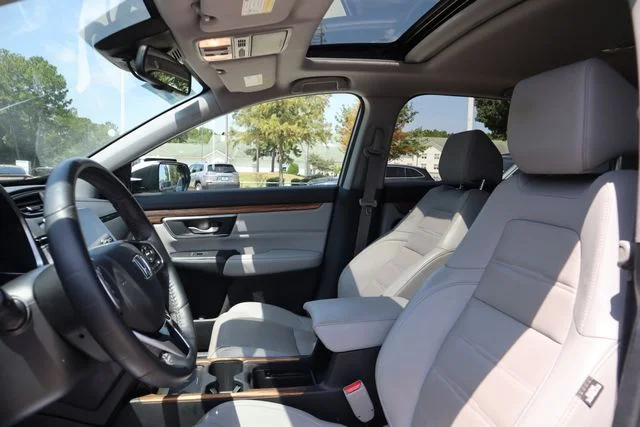 Used 2020 Lunar Silver Metallic Honda Touring image 20