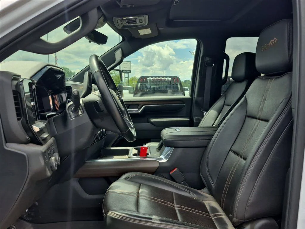 Used 2024 Summit White Chevrolet High Country image 11