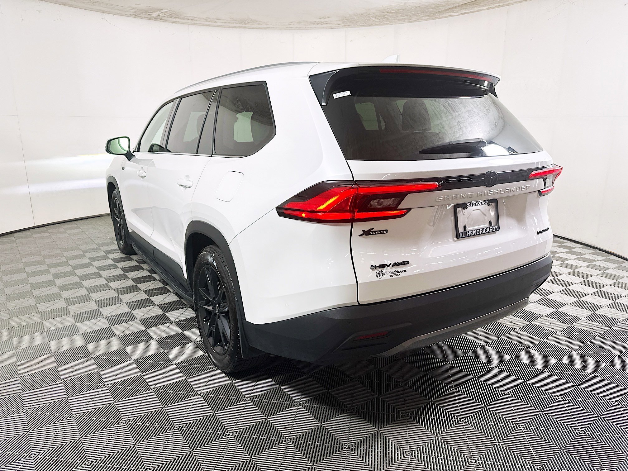 2024 Toyota Grand thumbnail 7