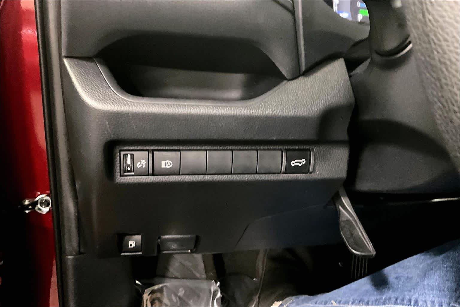 Used 2025 Ruby Flare Pearl Toyota Hybrid XLE image 35