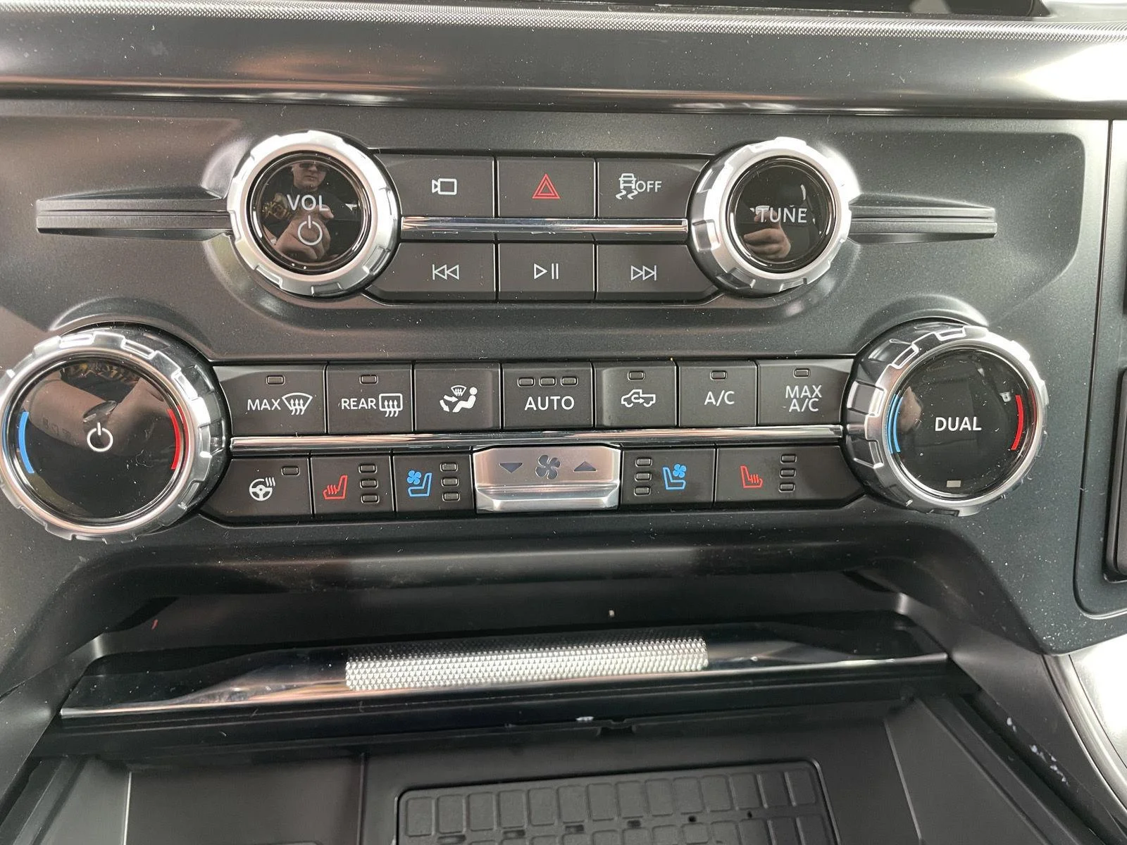 New 2026 Carbonized Gray Metallic Ford Tremor image 27