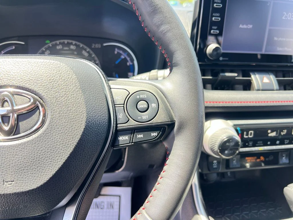 Used 2022 White Toyota SE image 27