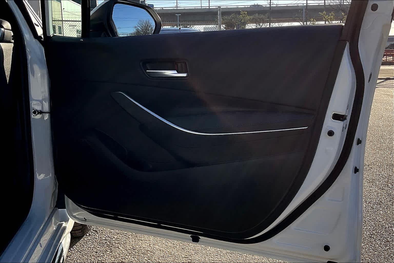 Used 2022 Wind Chill Pearl Toyota SE image 21