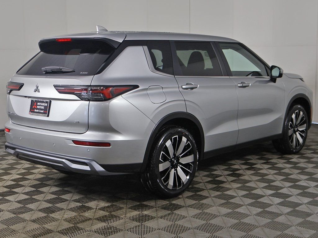 New 2026 Silver Mitsubishi SE 1.5T S-AWC image 13