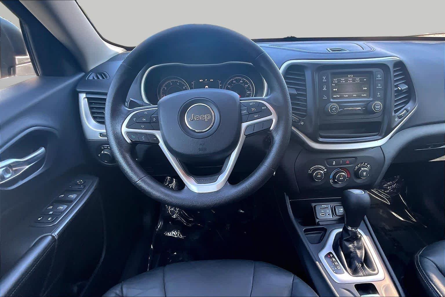 Used 2015 Cashmere Pearlcoat Jeep Sport image 6
