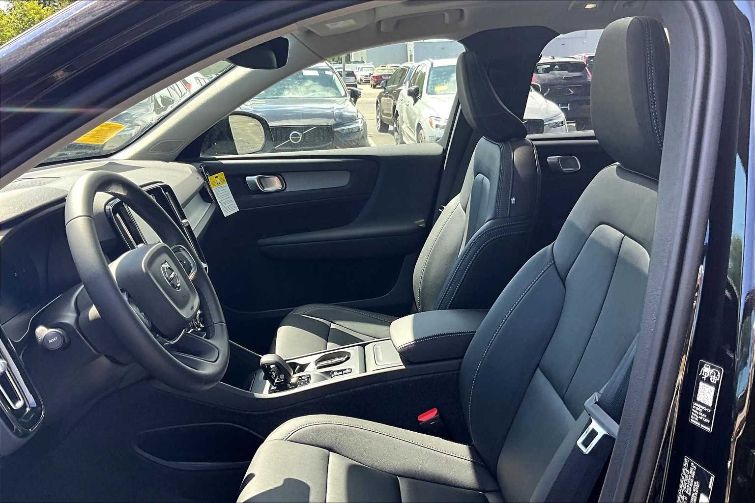 2026 Volvo XC40 Core - Photo 13