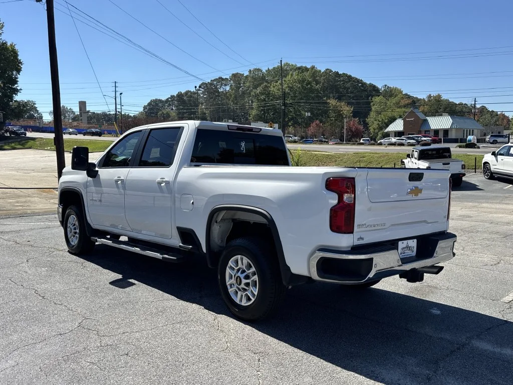 Used 2025 White Chevrolet LT image 5