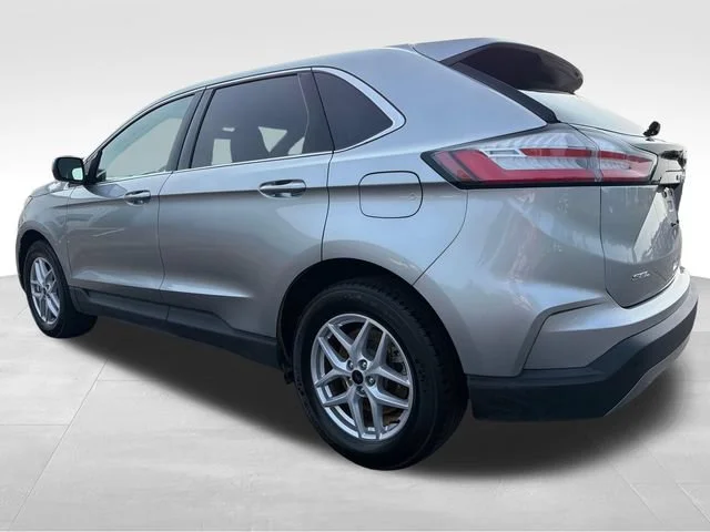 Used 2024 Silver Ford SEL image 3