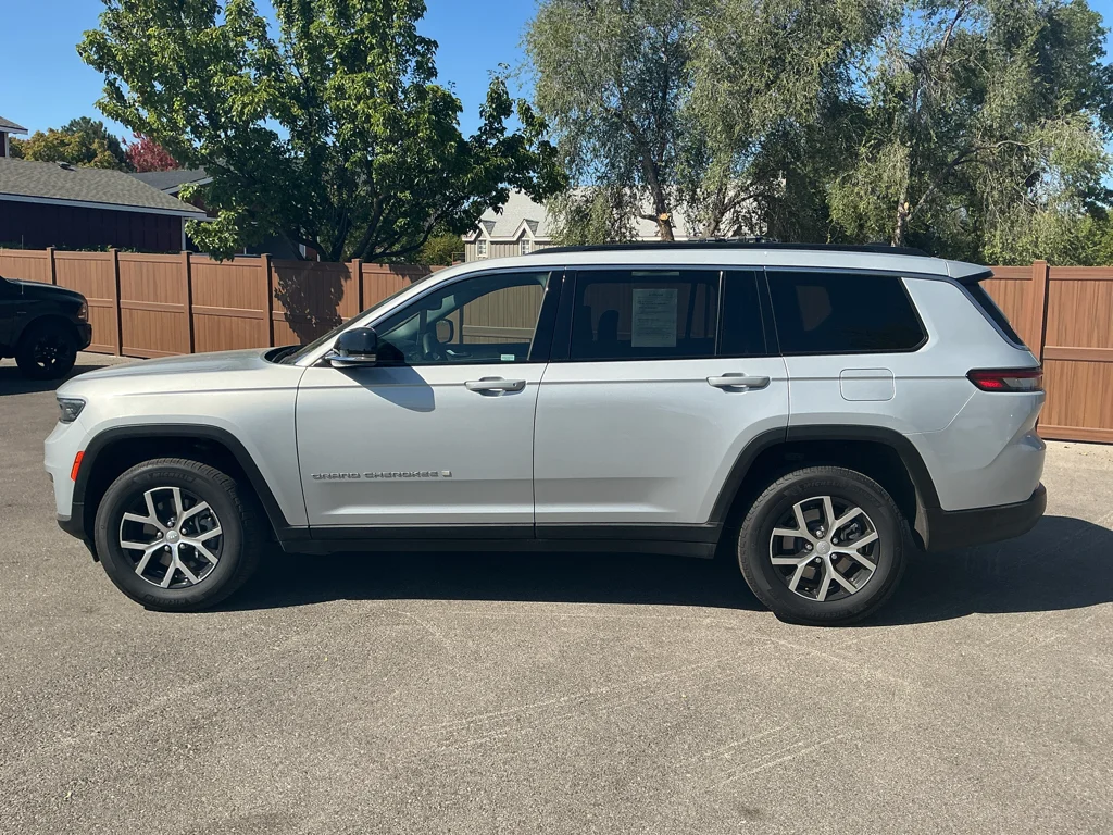 Used 2024 Silver Zynith Jeep Limited image 8