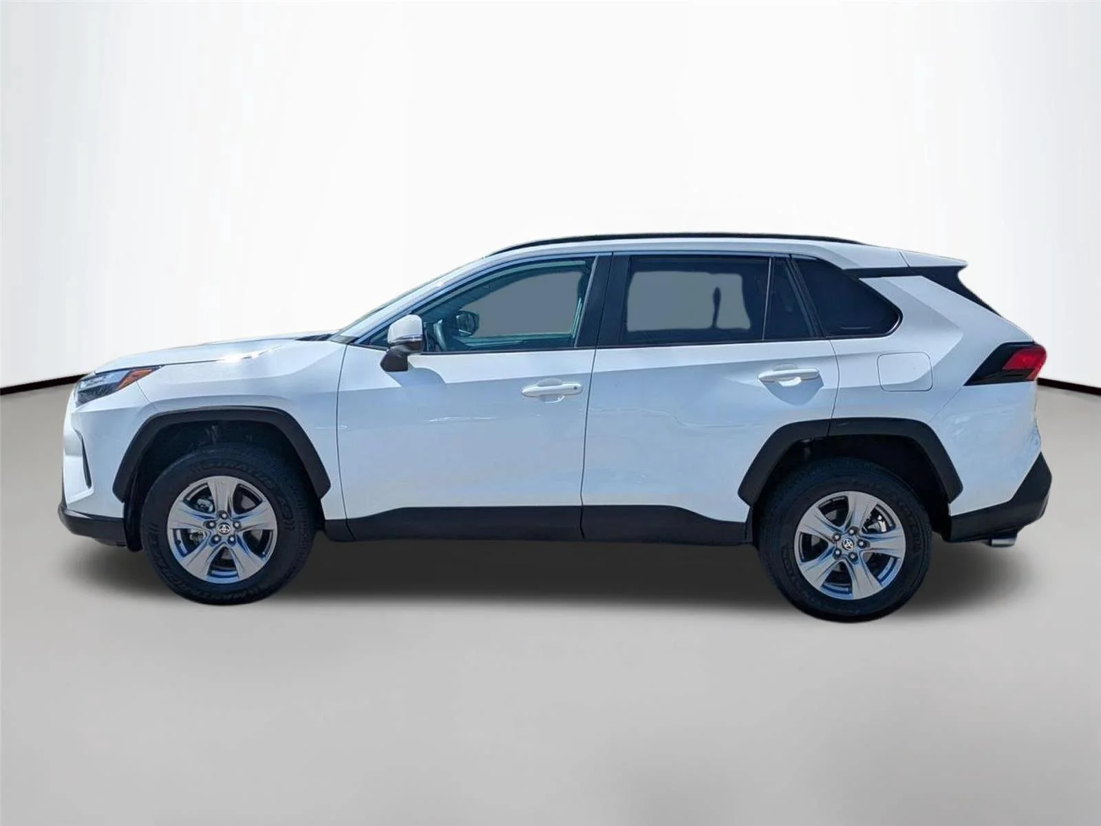 Used 2025 Ice Cap Toyota XLE image 8