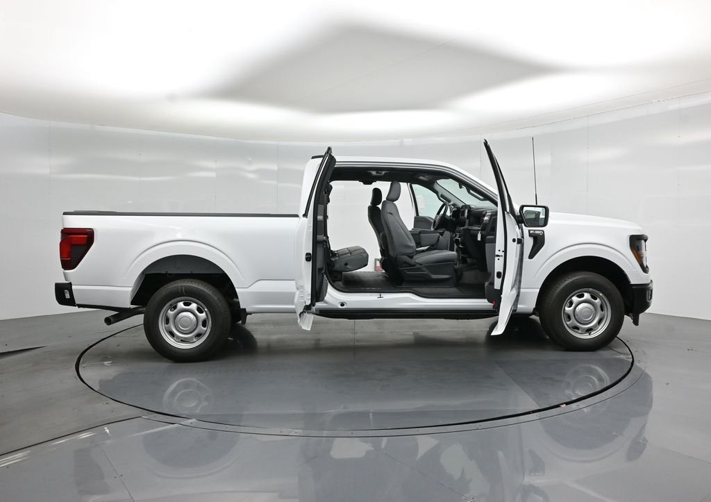 New 2026 Oxford White Ford XL image 4