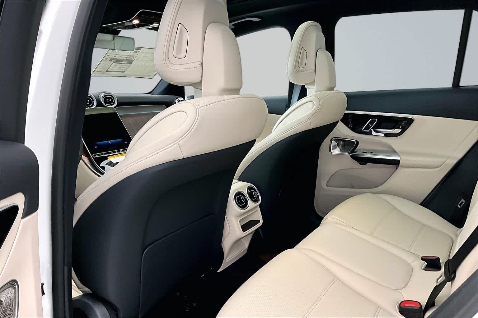 New 2026 Polar White Mercedes-Benz GLC 300 image 12