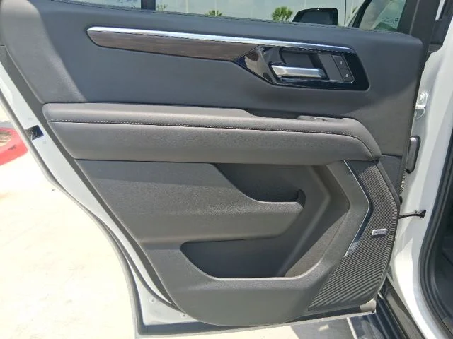 Used 2025 White Chevrolet LT image 15