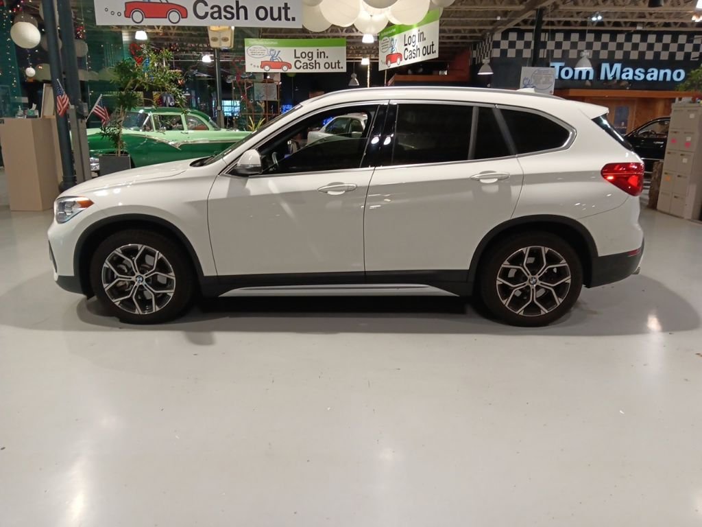 Used 2021 White BMW xDrive28i image 9
