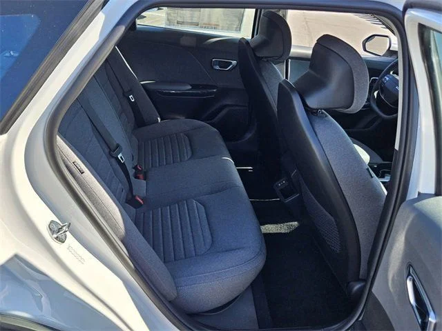 2025 Kia K4 EX - Photo 11