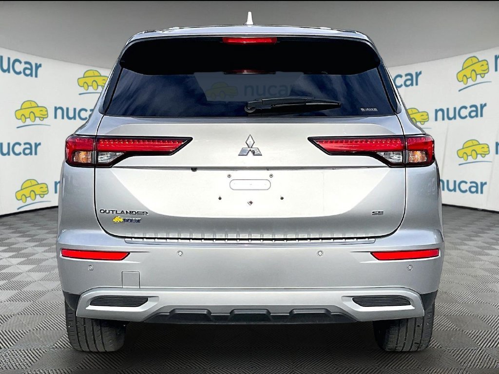 Used 2024 Silver Mitsubishi SE image 5