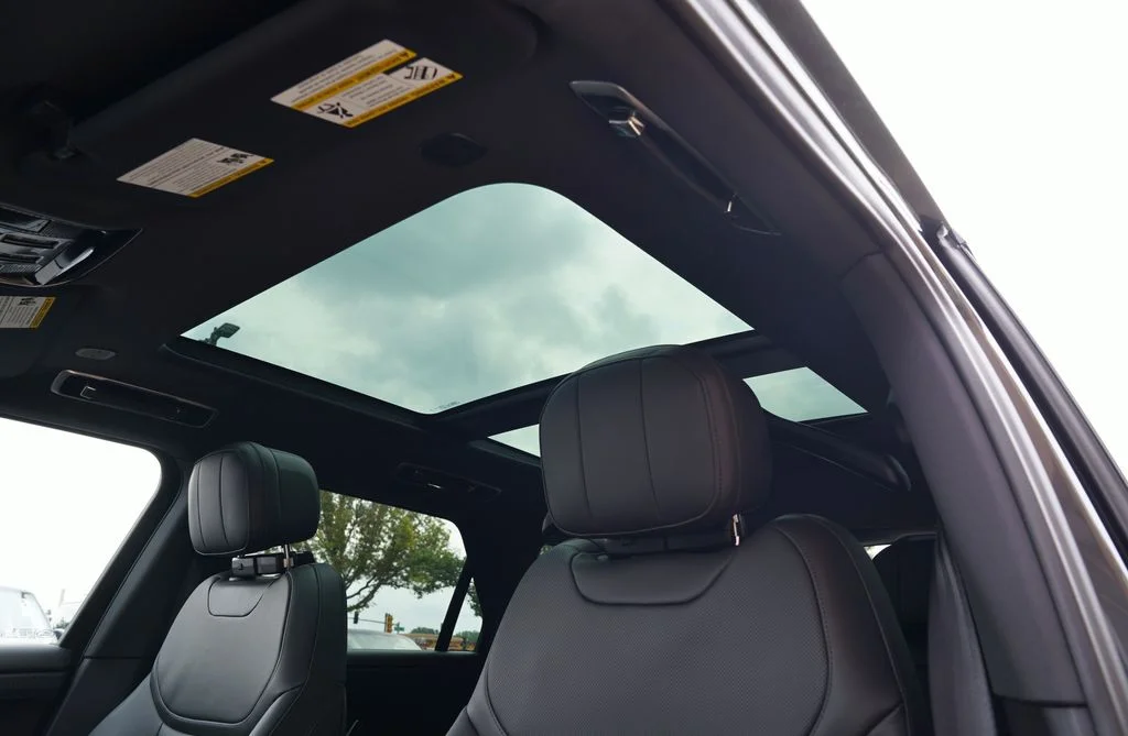 New 2026 Carpathian Grey Land Rover Dynamic SE image 13