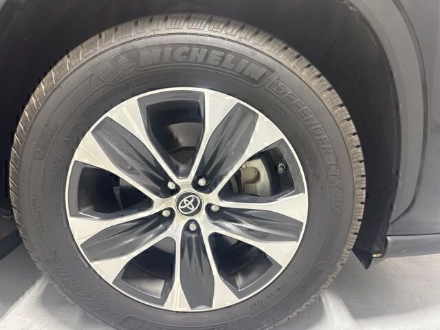 Used 2021 Brown Toyota XLE image 4