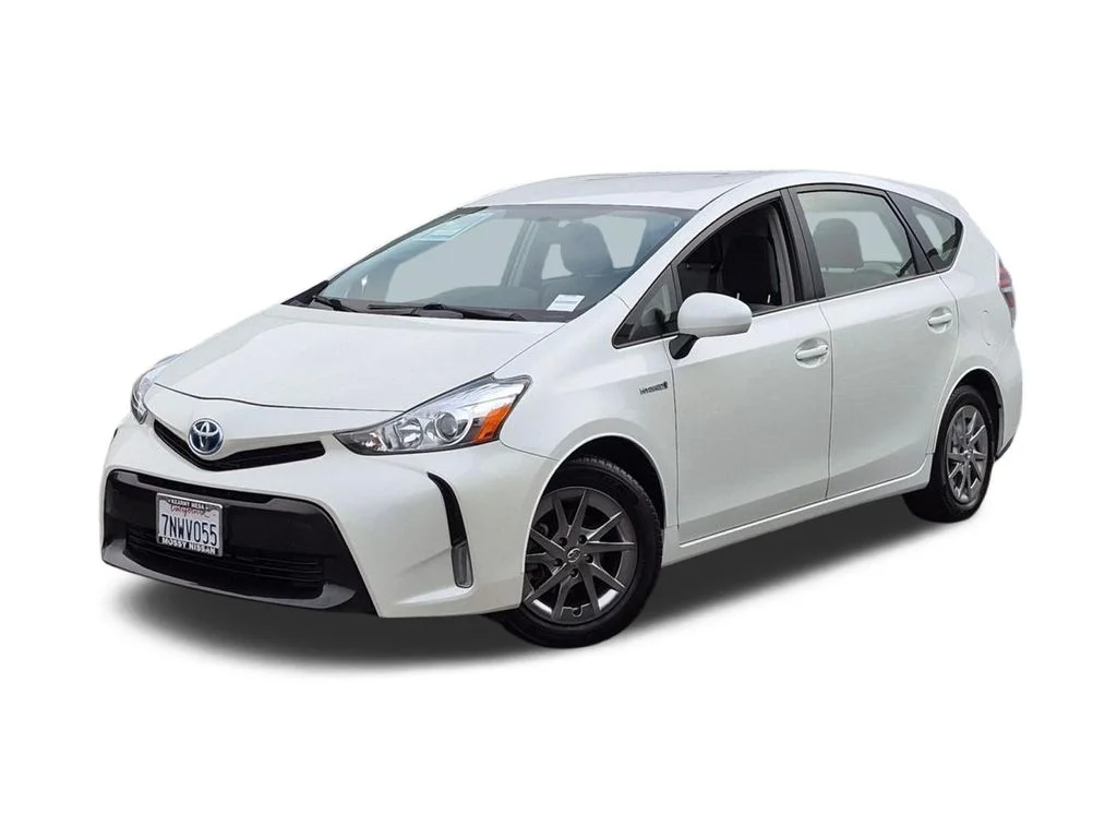 Used 2015 White Toyota Three image 1