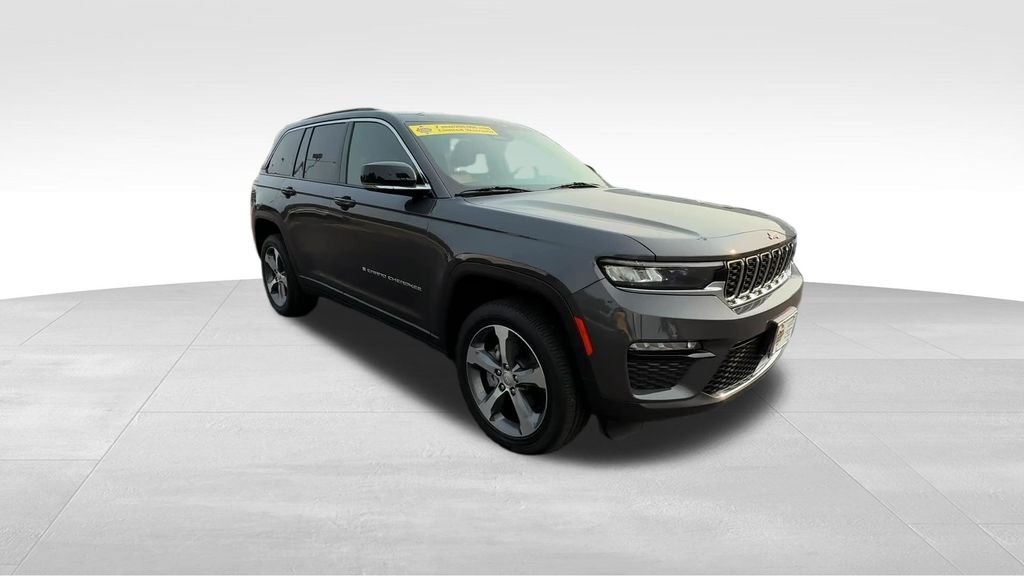 Used 2025 Gray Jeep Limited image 9