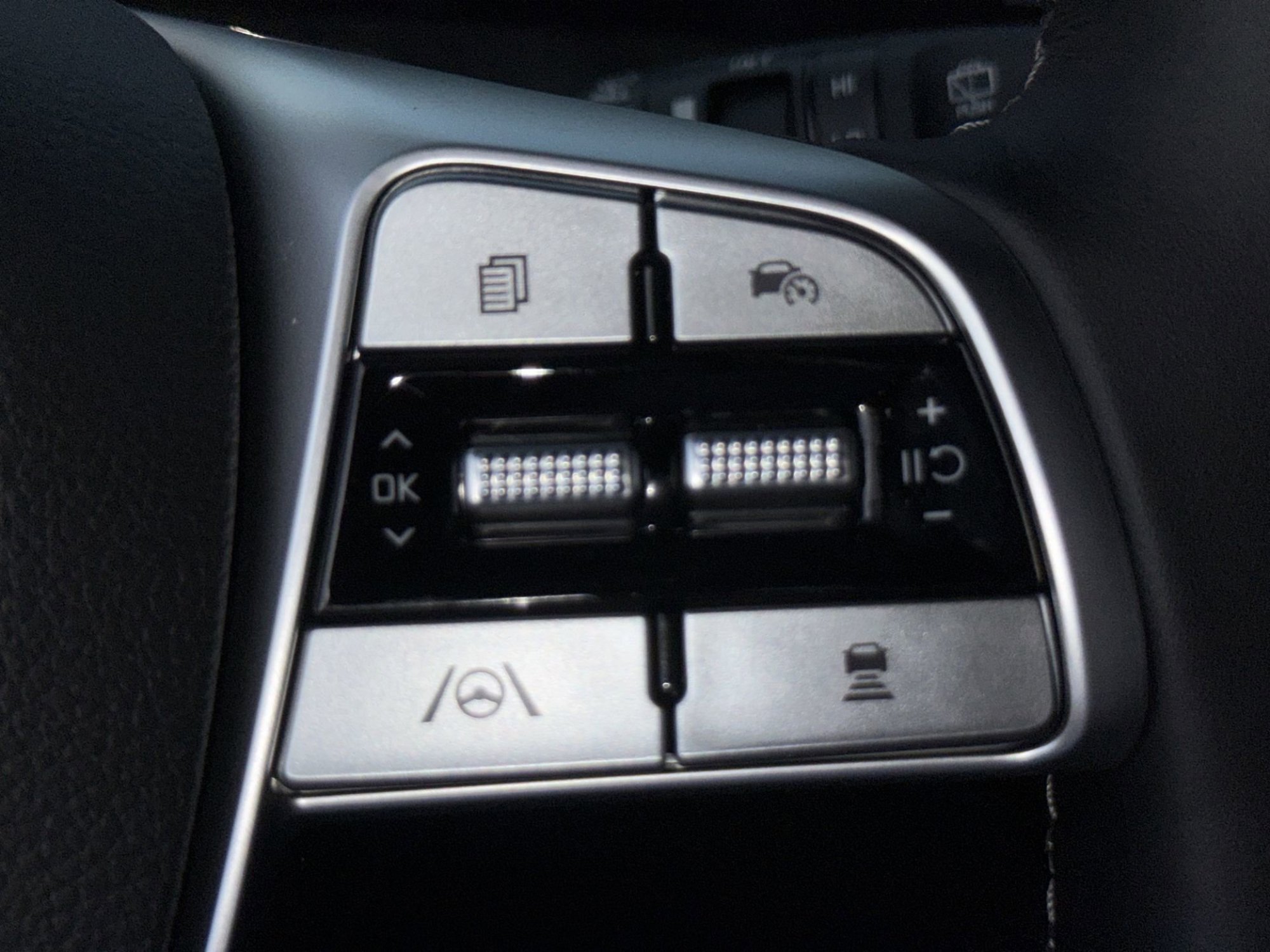 2025 Kia Telluride SX - Photo 14