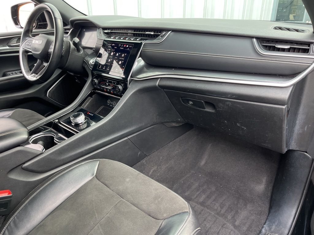 Used 2022 Diamond Black Jeep Altitude image 44