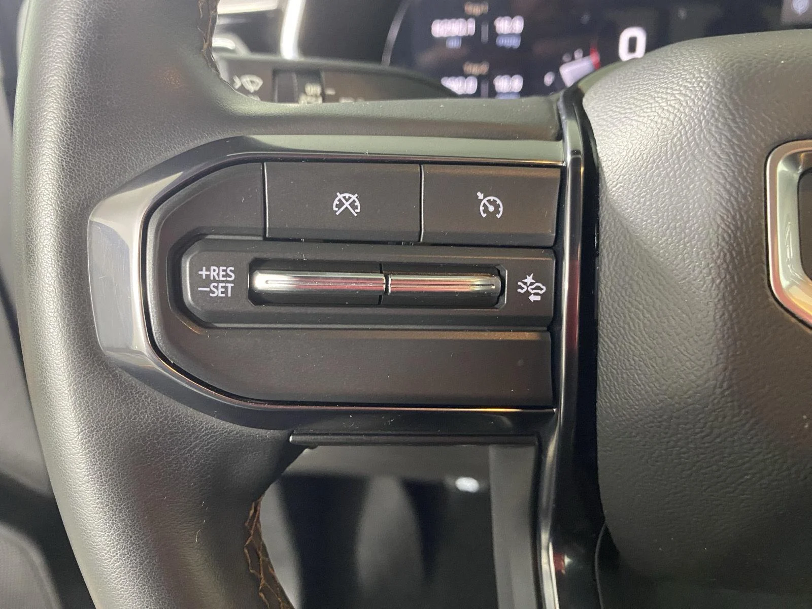 Used 2024 Onyx Black GMC 4WD AT4 image 13