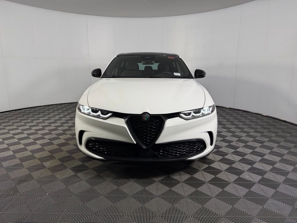 Used 2025 White Alfa Romeo Base image 10