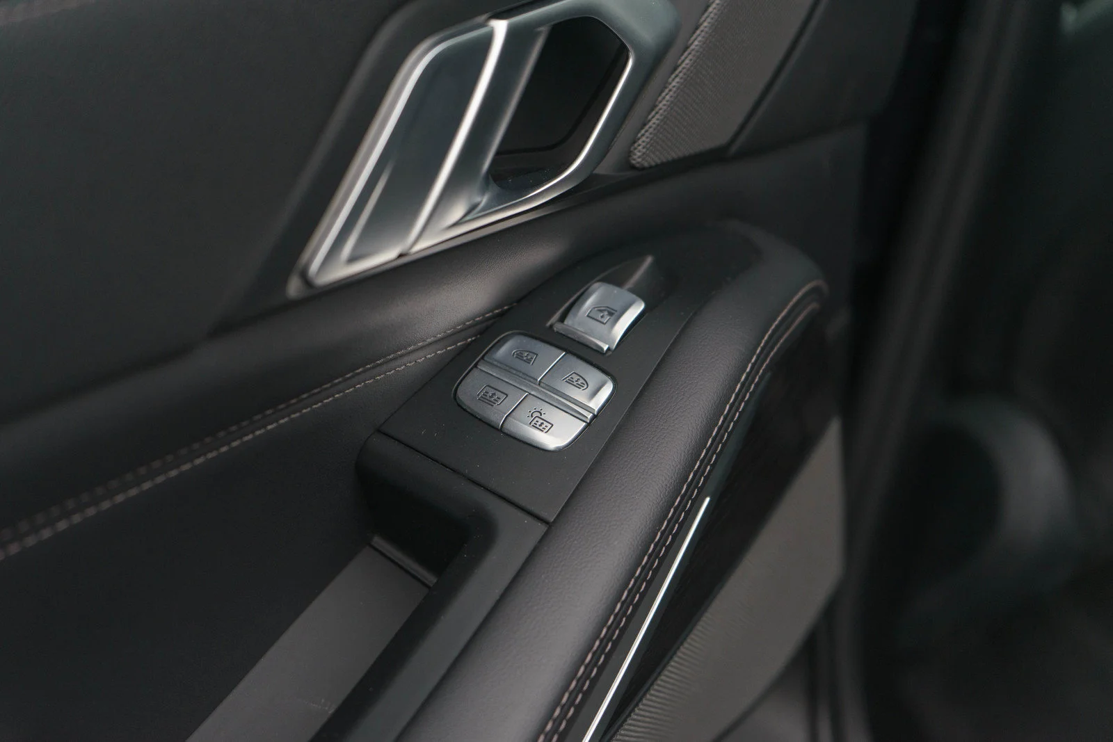 Used 2020 Carbon Black Metallic BMW xDrive40i image 16